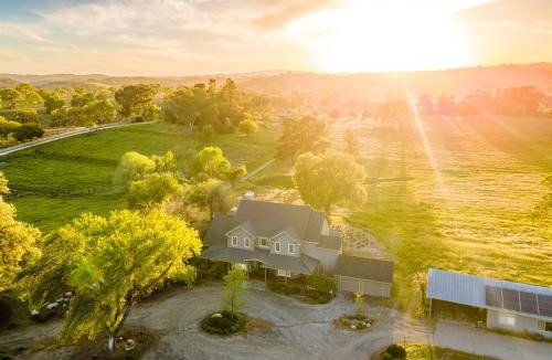 Paso Robles House | Hive & Hivette Castoro Winery StayEV16 guests