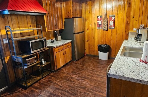 Mammoth Lakes Hotel | Holiday Haus Motel