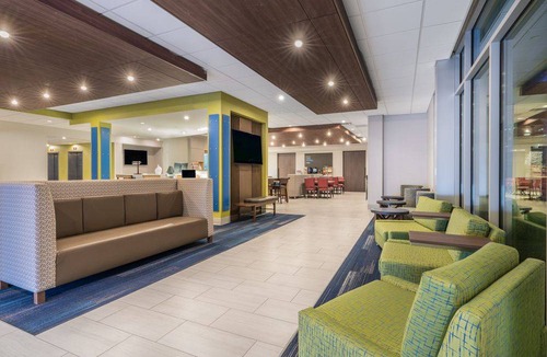 Lake Havasu City Hotel | Holiday Inn Express And Suites Lake Havasu - London Bridge, an IHG Hotel