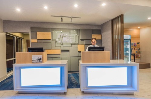 Lake Havasu City Hotel | Holiday Inn Express And Suites Lake Havasu - London Bridge, an IHG Hotel