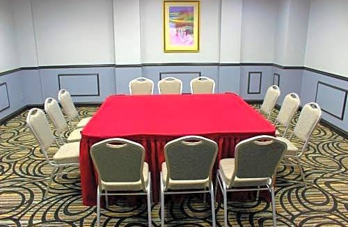 North Hills East Hotel | Holiday Inn Express Van Nuys