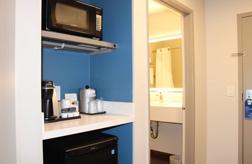 Pumpkin Center Hotel | Holiday Inn Express Bakersfield by IHG