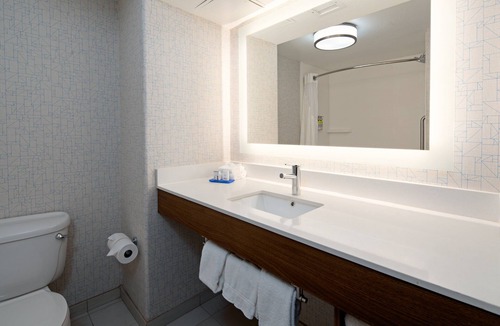 Raisin Hotel | Holiday Inn Express Hotel & Suites Fresno South by IHG
