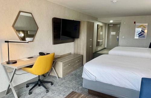 Herndon Hotel | Holiday Inn Express Hotel & Suites FRESNO NORTHWEST-HERNDON by IHG