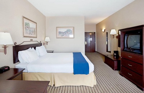 Marina Hotel | Holiday Inn Express Hotel & Suites Marina, an IHG Hotel