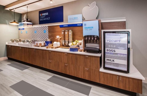 Modesto Hotel | Holiday Inn Express Hotel & Suites Modesto-Salida by IHG