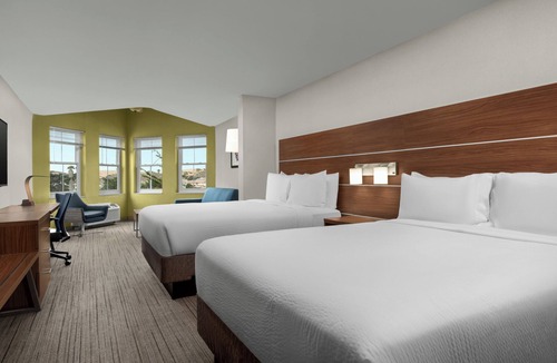 Marina Hotel | Holiday Inn Express Hotel & Suites Marina - State Beach Area by IHG