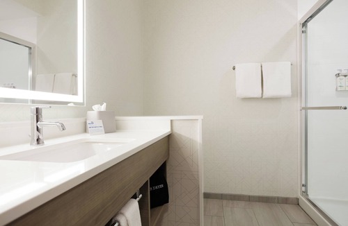 Manteca Hotel | Holiday Inn Express Hotel & Suites Manteca by IHG