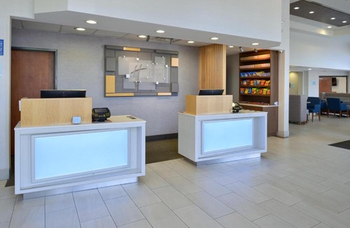 Madera Hotel | Holiday Inn Express Madera by IHG