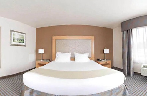 Lighthouse District Hotel | Holiday Inn Express Monterey-Cannery Row by IHG