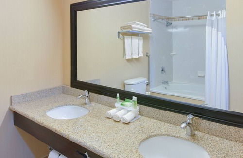 Oakdale Hotel | Holiday Inn Express Oakdale by IHG