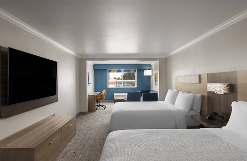 Paso Robles Hotel | Holiday Inn Express & Suites Paso Robles by IHG