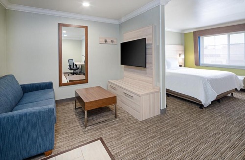 Watsonville Hotel | Holiday Inn Express & Suites Watsonville by IHG