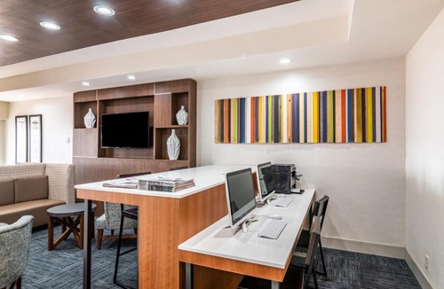 Camarillo Hotel | Holiday Inn Express & Suites Camarillo by IHG