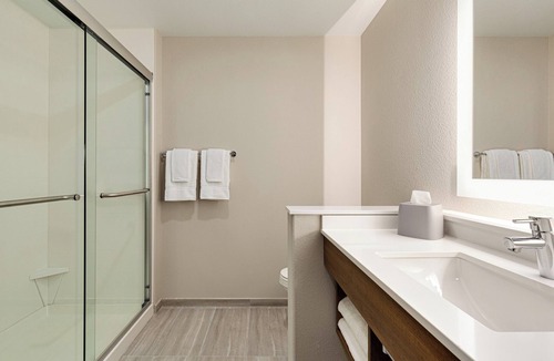 Hayward Hotel | Holiday Inn Express & Suites Hayward - Castro Valley by IHG