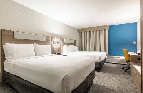 North Hills East Hotel | Holiday Inn Express Van Nuys by IHG