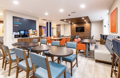 North Hills East Hotel | Holiday Inn Express Van Nuys by IHG