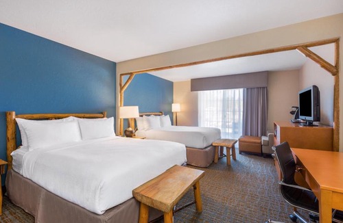 The Village Hotel | Holiday Inn Resort The Lodge at Big Bear Lake by IHG