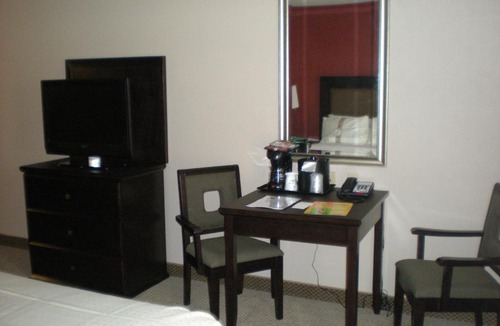 Bakersfield Hotel | Holiday Inn & Suites Bakersfield by IHG