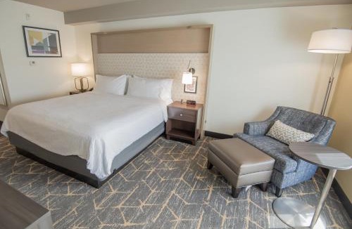Oakland Hotel | Holiday Inn & Suites Oakland - Airport by IHG