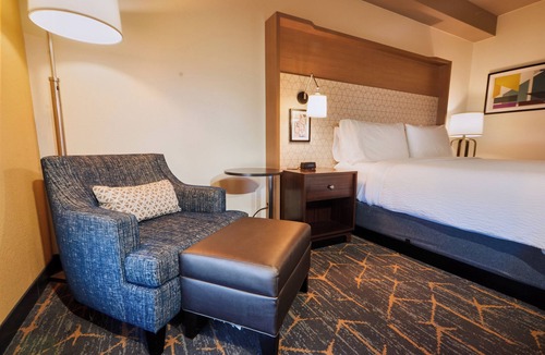 Oakland Hotel | Holiday Inn & Suites Oakland Airport by IHG
