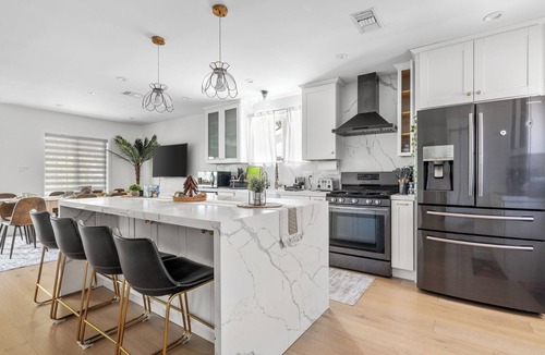 Burbank House | Hollywood Hideaway: Spacious 4-Bedroom Retreat w/Pool & Game room near Universal