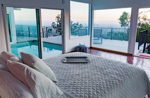 Hollywood Hills West House | Hollywood Hills jetliner views among the stars
