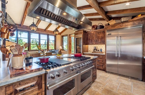Hollywood Dell House | Hollywood Hills Retreat | Views, Chef's Kitchen, Walk to Hollywood Bowl + Parking