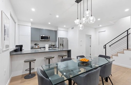 Hollywood House | Hollywoodland #1 Townhouse by Stay Awhile Villas