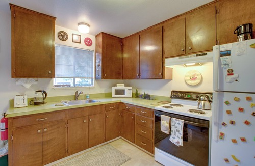 South Lake Tahoe House | Home 1 Mi to Heavenly Mtn Resort! Unwind Fireside
