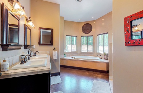 Paso Robles House | Home among Blue Ribbon wineries w/private hot tub, pool table, incredible view