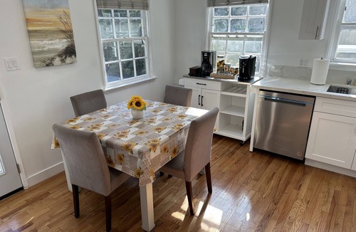 Cal Heights House | Home away from Home in trendy Long Beach neighborhood
