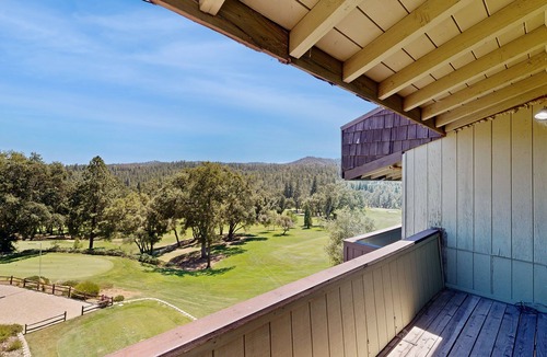 Groveland House | Home located on golf course with pool access, wifi, and outdoor dining