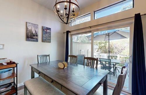 Groveland House | Home located on golf course with pool access, wifi, and outdoor dining