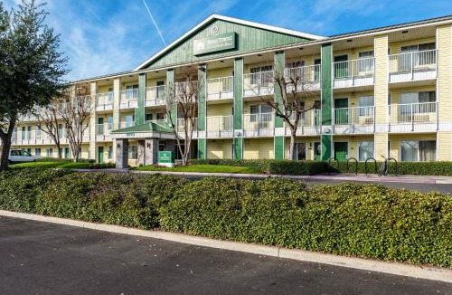 Fresno Hotel | HomeTowne Studios by Red Roof Fresno - West