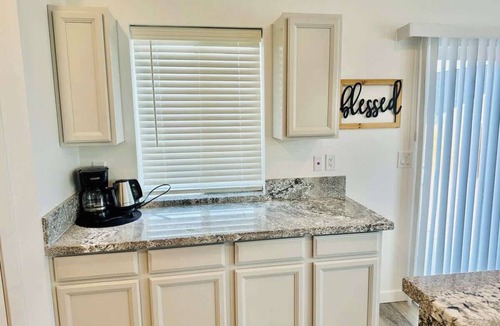 Fernley House | Homey-20 Min to USA Pkwy|8beds,3TVs,14 Guests