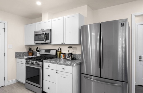 Fresno House | Homey, Clean & Convenient for Vacation or Business
