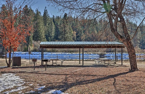Sierra Village Cabin | Homey Long Barn Cabin w/Deck & Fire Pit!