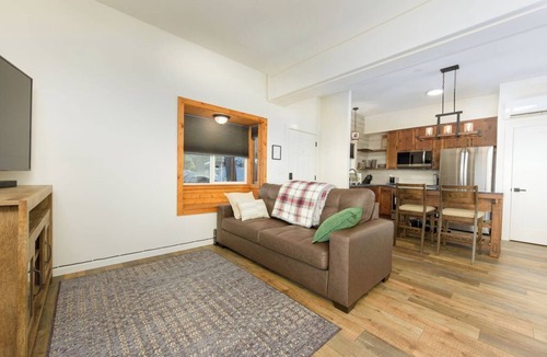 Tahoe Village Condo | Honeymoon Lodge With Breath Taking Views Of The Valley (SL281A)