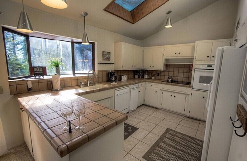 Incline Village House | Hot Tub | Deck | BBQ | High-Speed WiFi