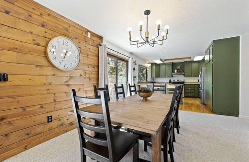 Mi-Wuk Village House | Hot Tub Dog Friendly A/C EVChgr Views GmRm KingBds NoStairEntry