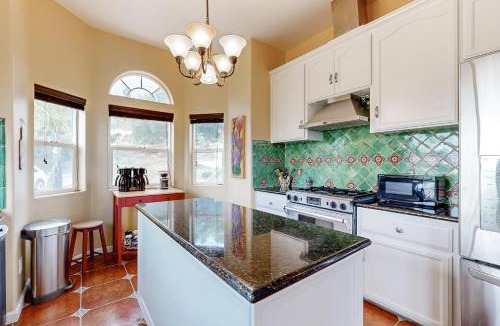 Copperopolis House | Hot Tub & Expansive Views: Copperopolis Mtn Home