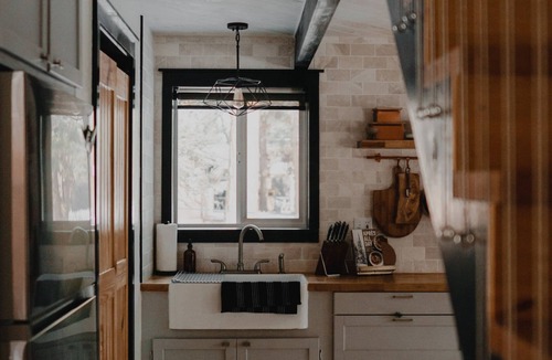 Sugarloaf Cabin | Hot Tub, Fenced Backyard, COZY CABIN, WE LOVE DOGS, Mountain Cabin, Idyll House