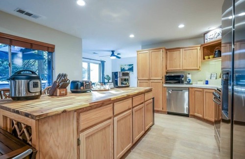 Sugar Pine Cabin | Hot Tub & Game Room Starlight Cabin Retreat