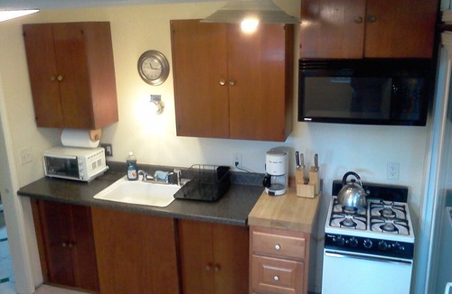San Rafael Apartment | Hot Tub/Sauna/Jacuzzi/Massage Chair/Pets/Fireplace/15 Min to Golden Gate Bridge