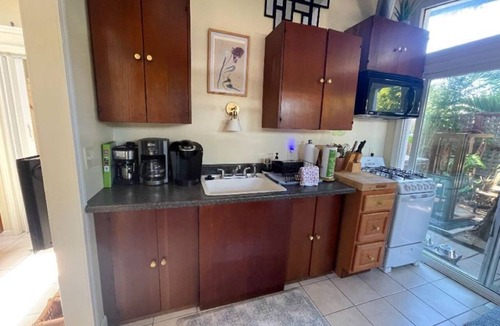 San Rafael Apartment | Hot Tub/Sauna/Jacuzzi/Massage Chair/Pets/Fireplace/15 Min to Golden Gate Bridge