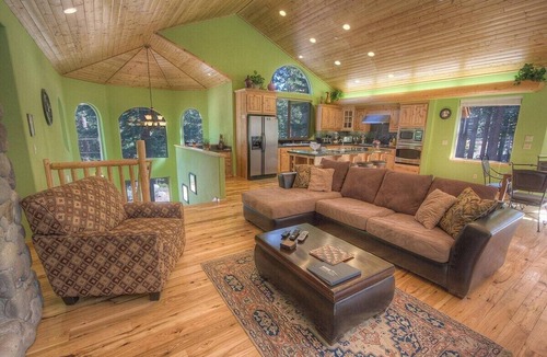 North Upper Truckee House | Hot Tub | Sauna | Pool Table | BBQ | Sleeps 16