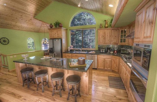 North Upper Truckee House | Hot Tub | Sauna | Pool Table | BBQ | Sleeps 16