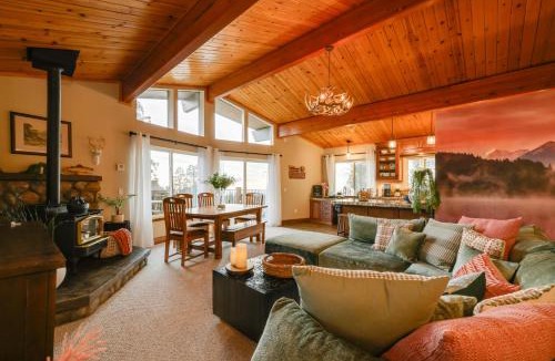 Twain Harte House | Hot Tub + Scenic Views: Luxury Twain Harte Cabin!