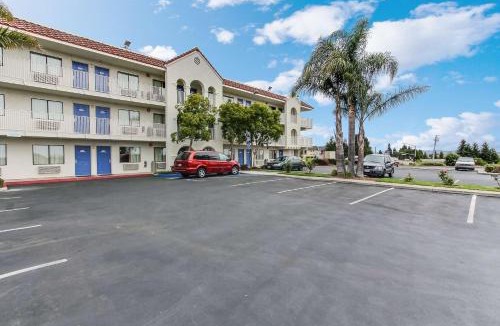 Watsonville Hotel | Hotel B5 -Watsonville